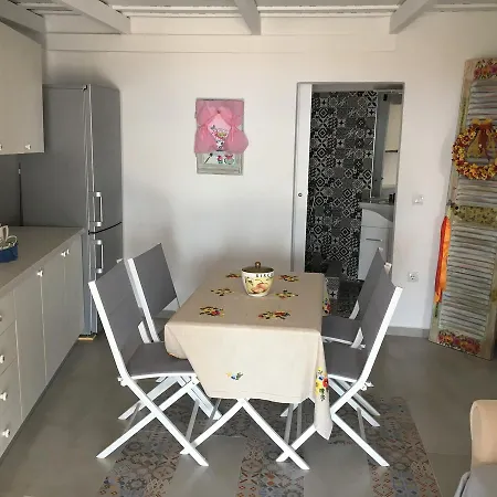 Ergina Summer Antiparos Città